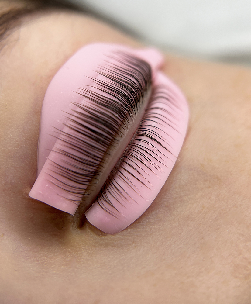Schönheit auf natürliche Weise verstärken: Die Magie des Wimpernliftings enthüllt